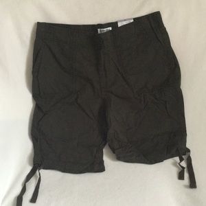 NWT Dark green Bermuda shorts
